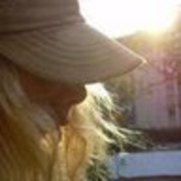 Meet your Posher, Hayley - Picture 1 of 1